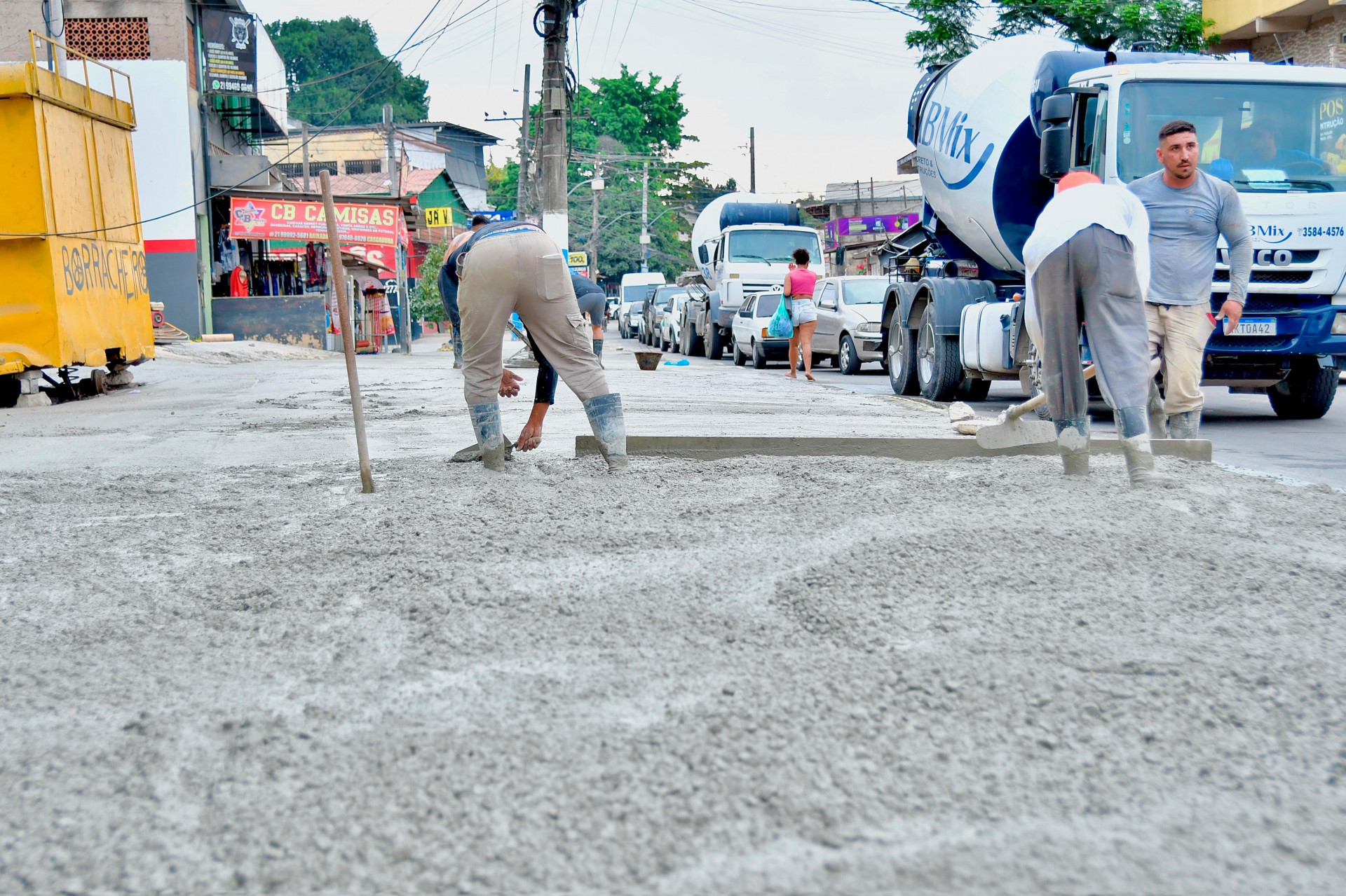 As calçadas estão sendo construídas ao longo da Avenida Joaquim da Costa lima

 - PMBR