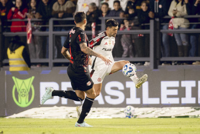 Flamengo vira sobre o Bragantino na reta final e encosta na liderança do Brasileirão