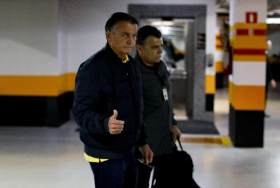 Bolsonaro vai à sede do PL enquanto aguarda decisão de Moraes: 'Não posso falar'