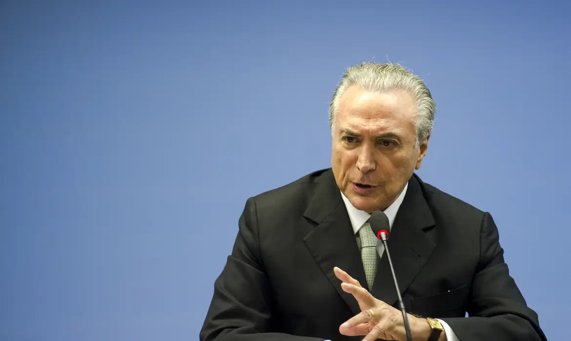 Michel Temer diz que mudança do foro privilegiado requer diálogo com STF