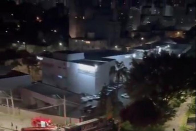 Vídeo: Ônibus biarticulado parte ao meio após colidir com trem e deixa 11 feridos no Paraná