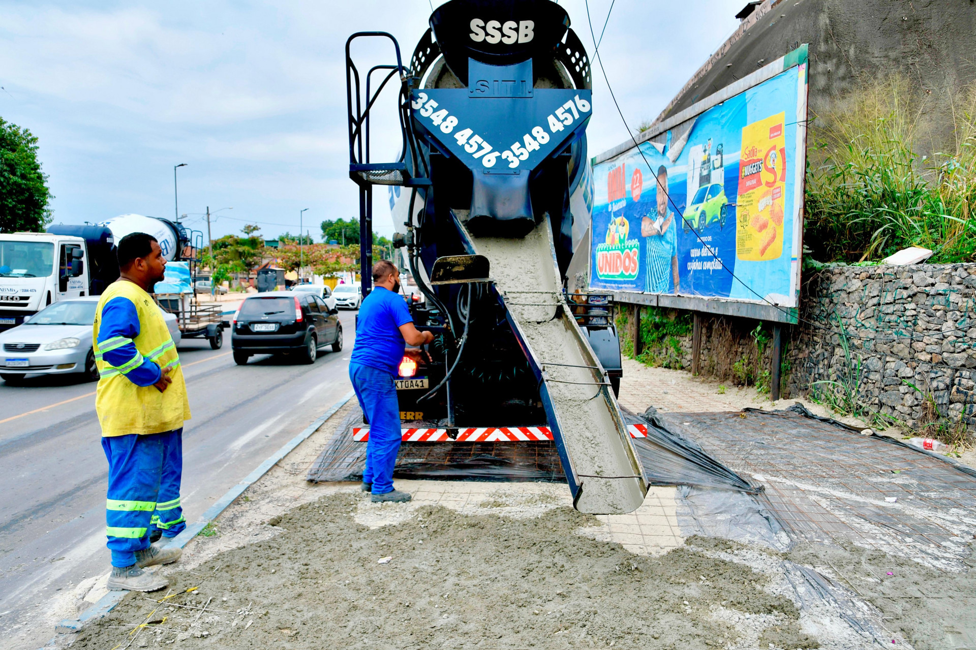 Além das calçadas, as obras de infraestrutura constroem ainda meios-fios

 - PMBR