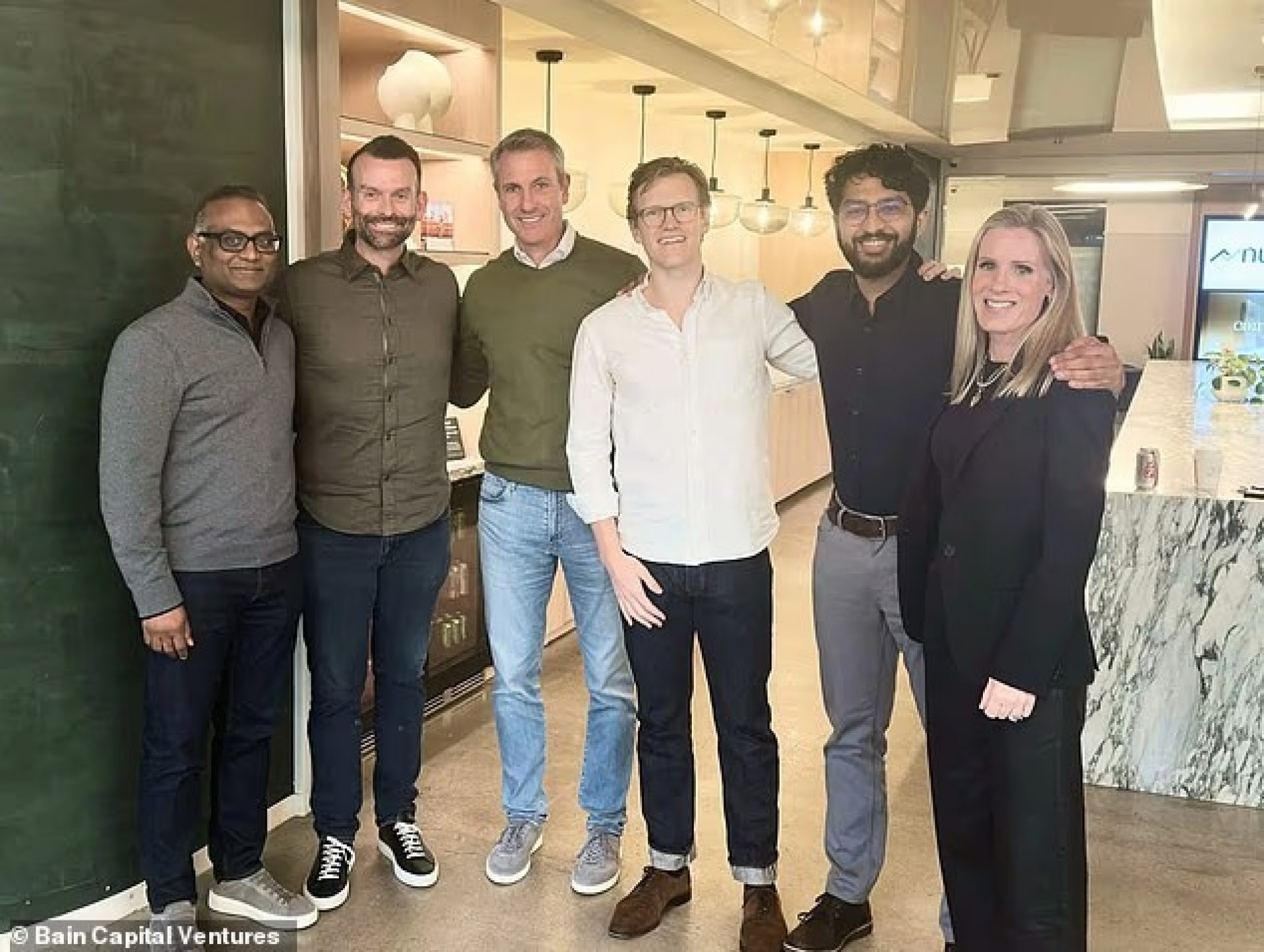 Andy Byron (de suéter verde) trabalhava com Kristin Cabot há nove meses - Reprodução / Redes Sociais