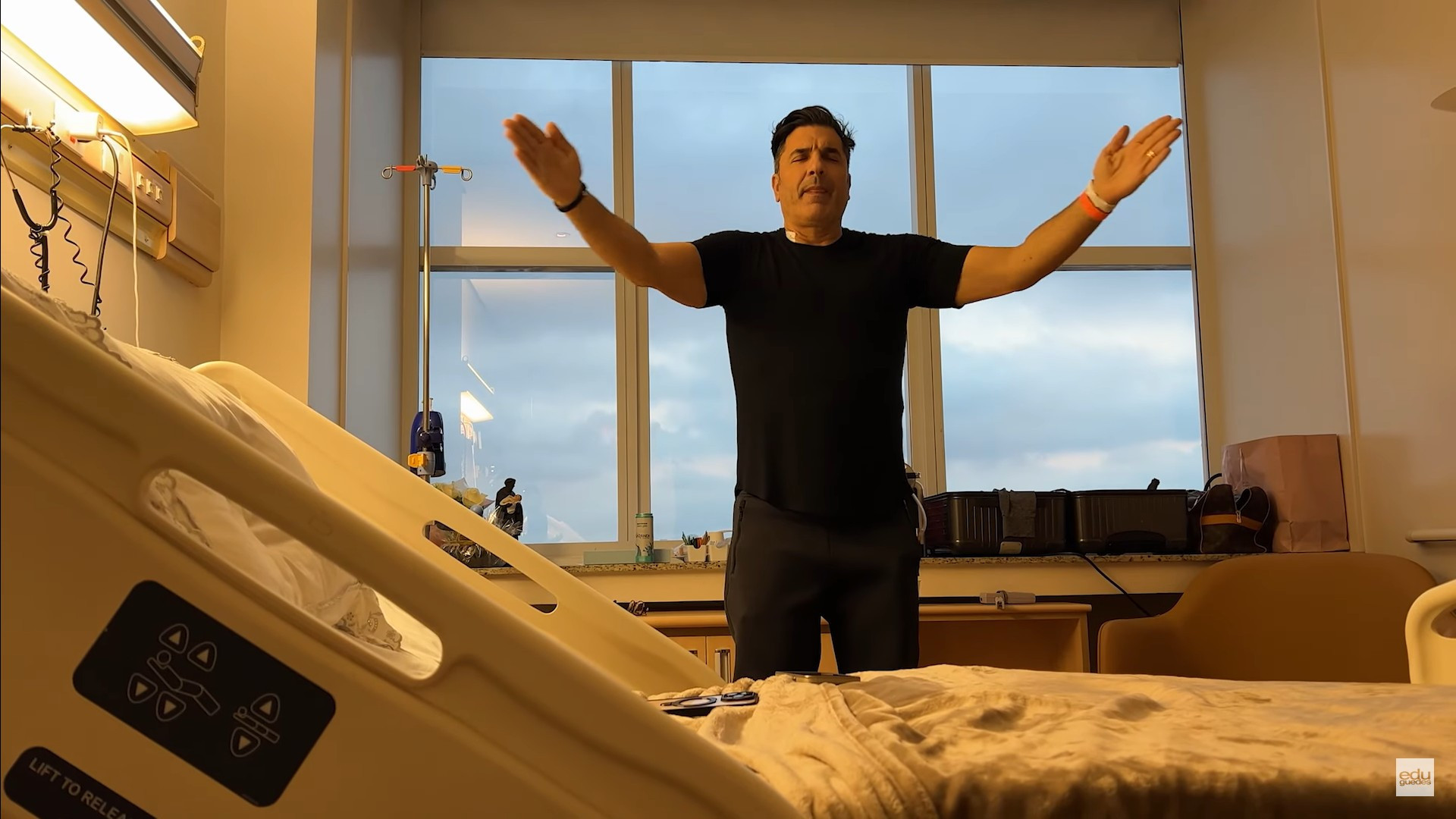 Edu Guedes relembra momentos difíceis durante internação  - Reprodução / YouTube