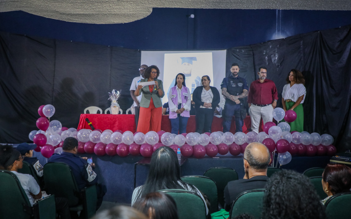 Cerimônia foi realizada no Centro Cultural Mister Watkins e celebrou a conclusão dos oito cursos gratuitos 