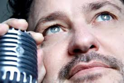 Marcos Hasselmann faz show gratuito no projeto Arte na Rua