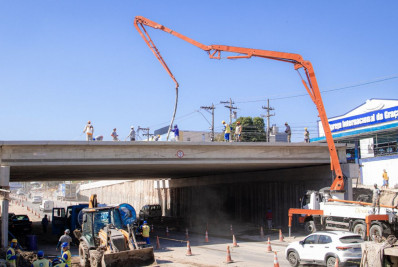 Obras na Avenida 22 de Maio avançam com finalização do elevado e construção de nova ponte 