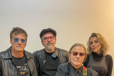 Raul Seixas ganha homenagem com show da banda Os Lobos