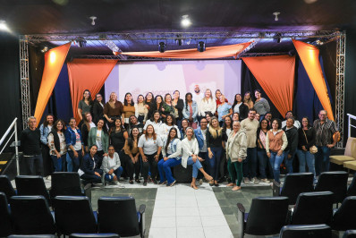 Casimiro antecipa ações do Agosto Dourado com capacitação para profissionais de saúde