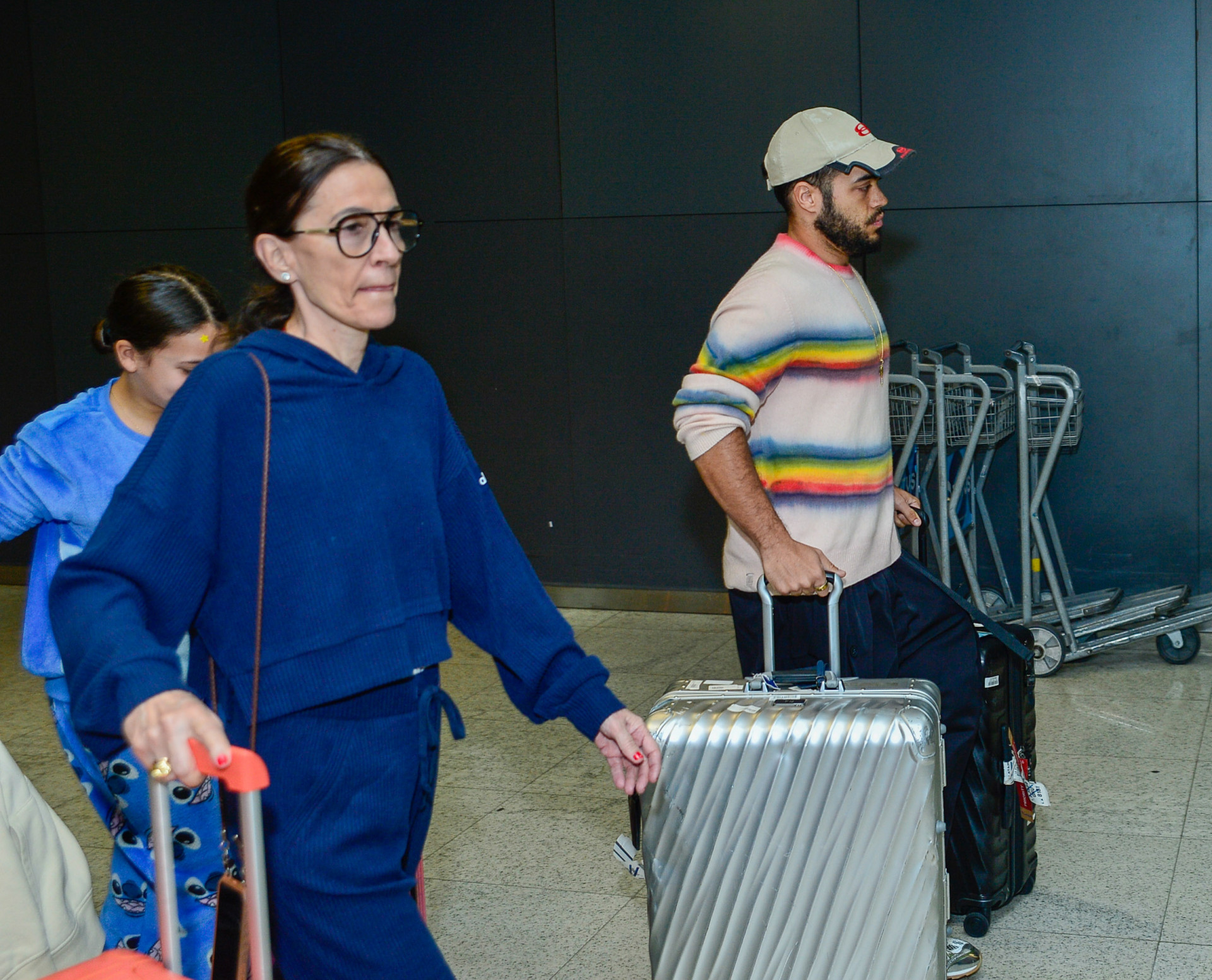 Fam&iacute;lia de Preta Gil desembarca no Brasil para vel&oacute;rio&nbsp;da&nbsp;cantora - Eduardo Martins / Brazil News
