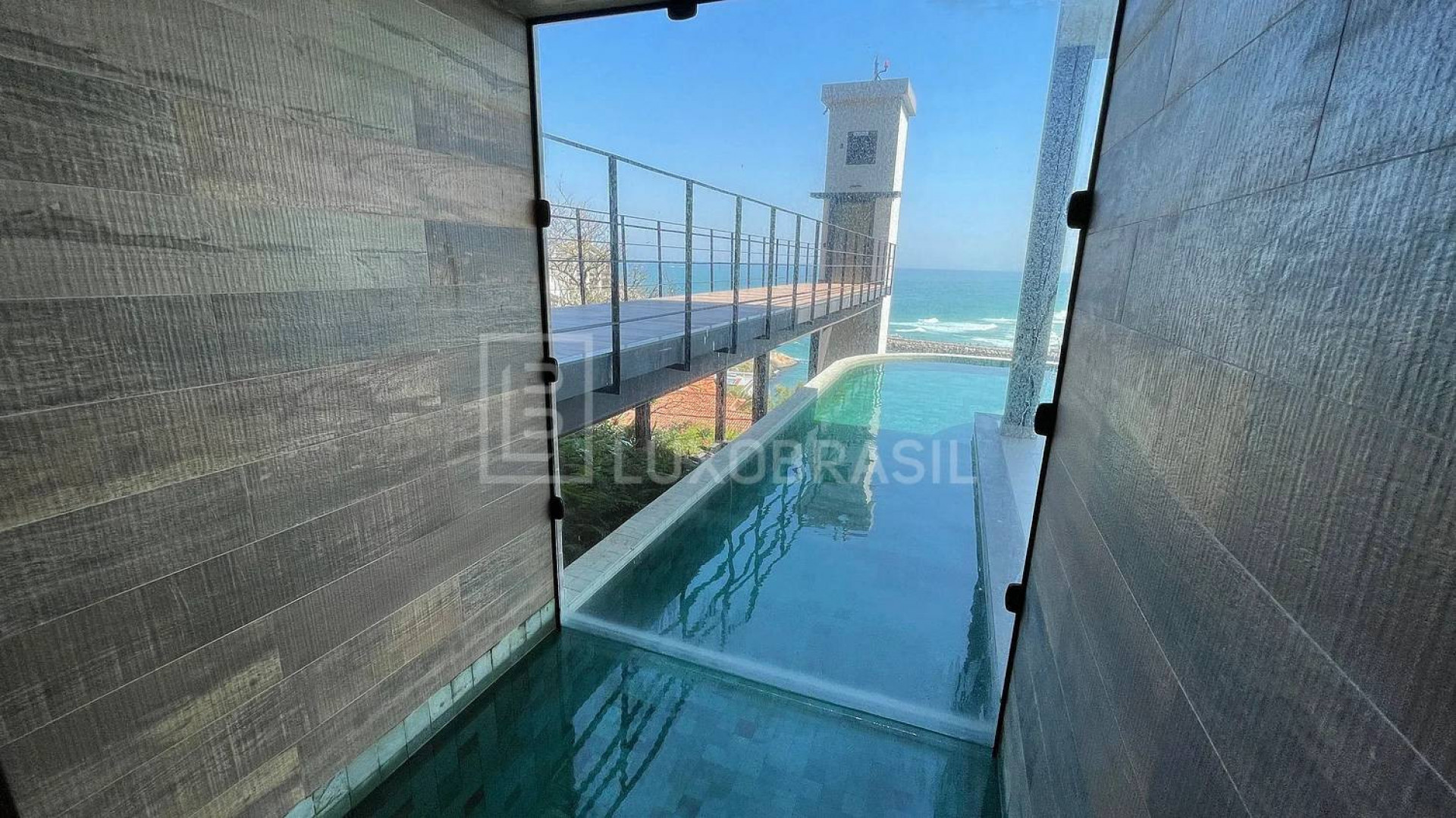 Vista da mansão onde mora o rapper Oruam - Divulgação/Imobiliária Luxo Brasil
