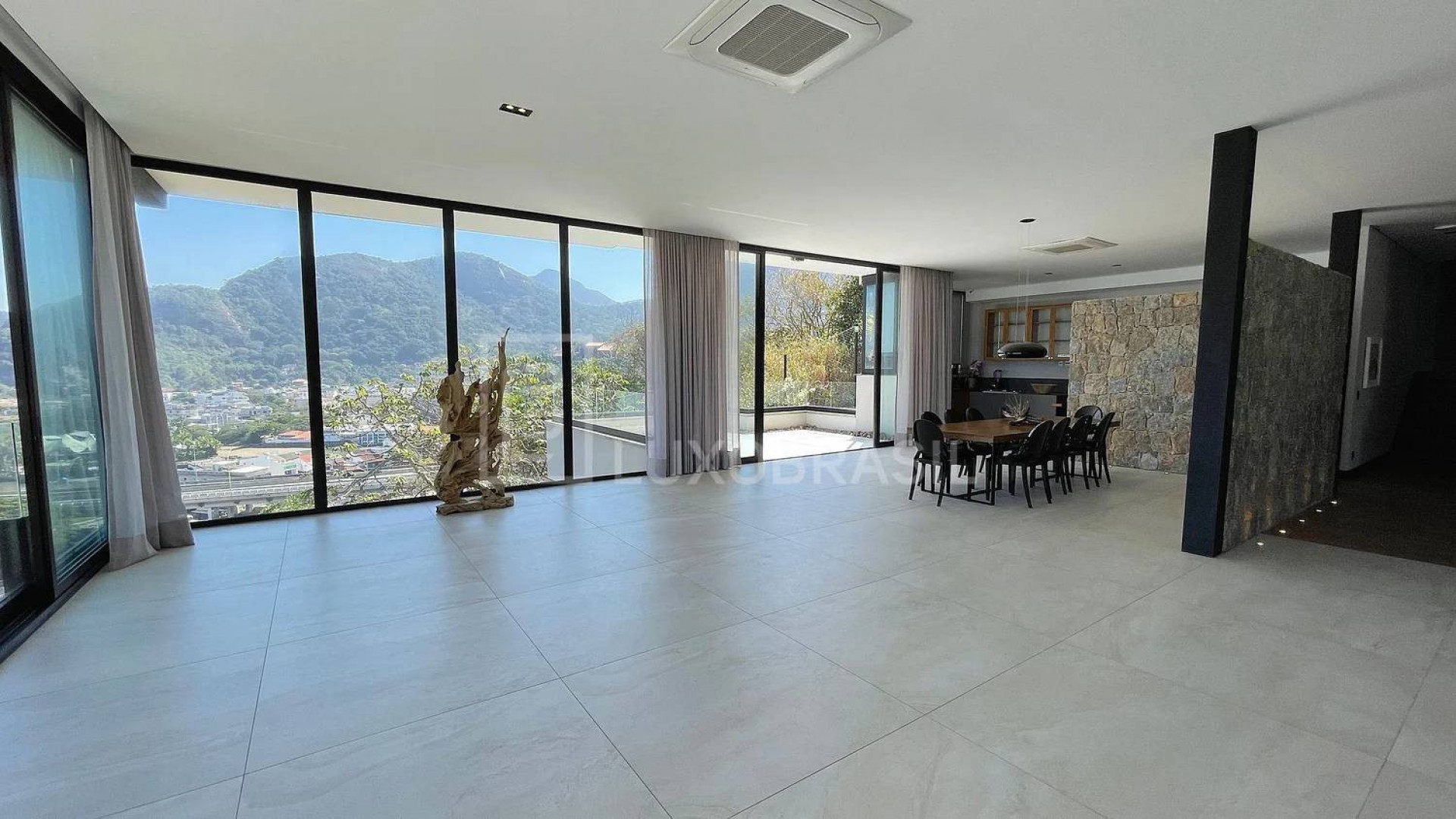 Mansão de Oruam conta com vista para o mar - Divulgação/Imobiliária Luxo Brasil