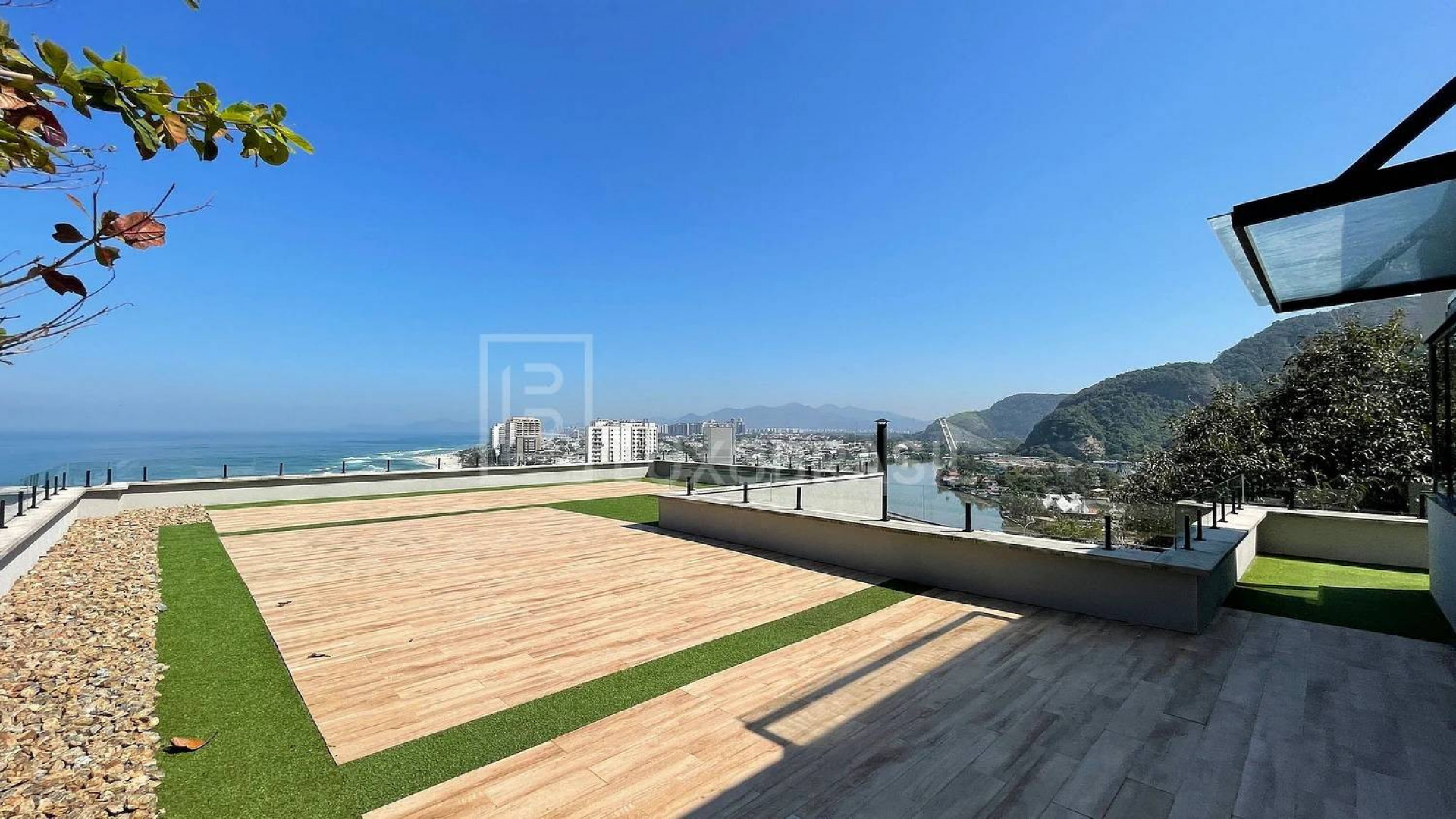 Vista da mansão onde mora o rapper Oruam - Divulgação/Imobiliária Luxo Brasil