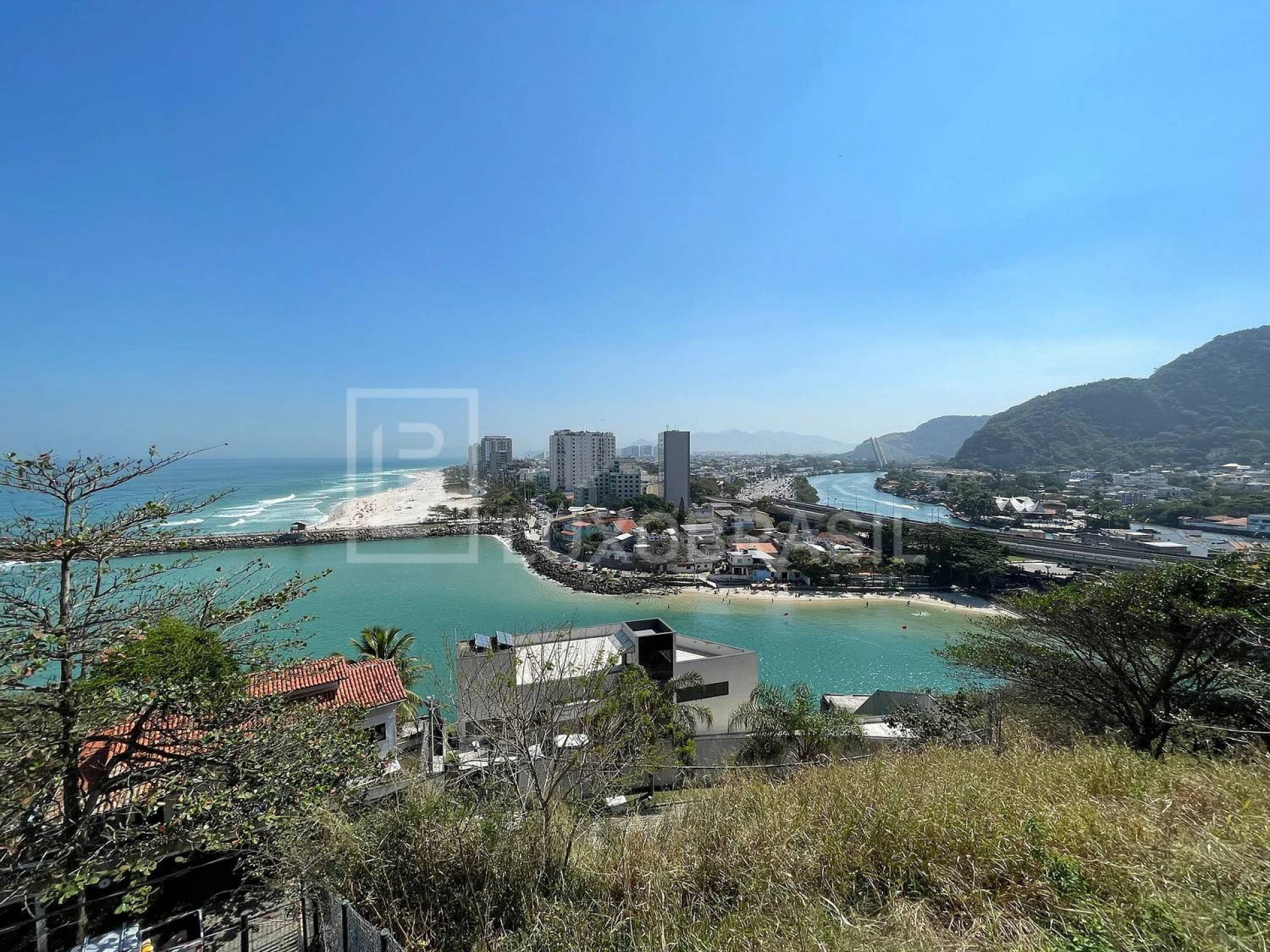 Vista da mansão onde mora o rapper Oruam - Divulgação/Imobiliária Luxo Brasil