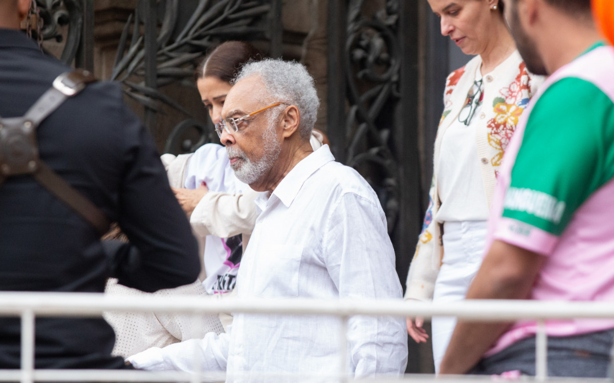 Familiares, amigos e fãs se despedem da cantora Preta Gil em um cortejo a caminho do cemiterio, nesta sexta-feira (25). - Érica Martin/Agência O Dia