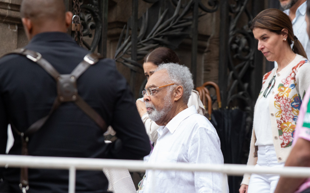 Familiares, amigos e fãs se despedem da cantora Preta Gil em um cortejo a caminho do cemiterio, nesta sexta-feira (25). - Érica Martin/Agência O Dia