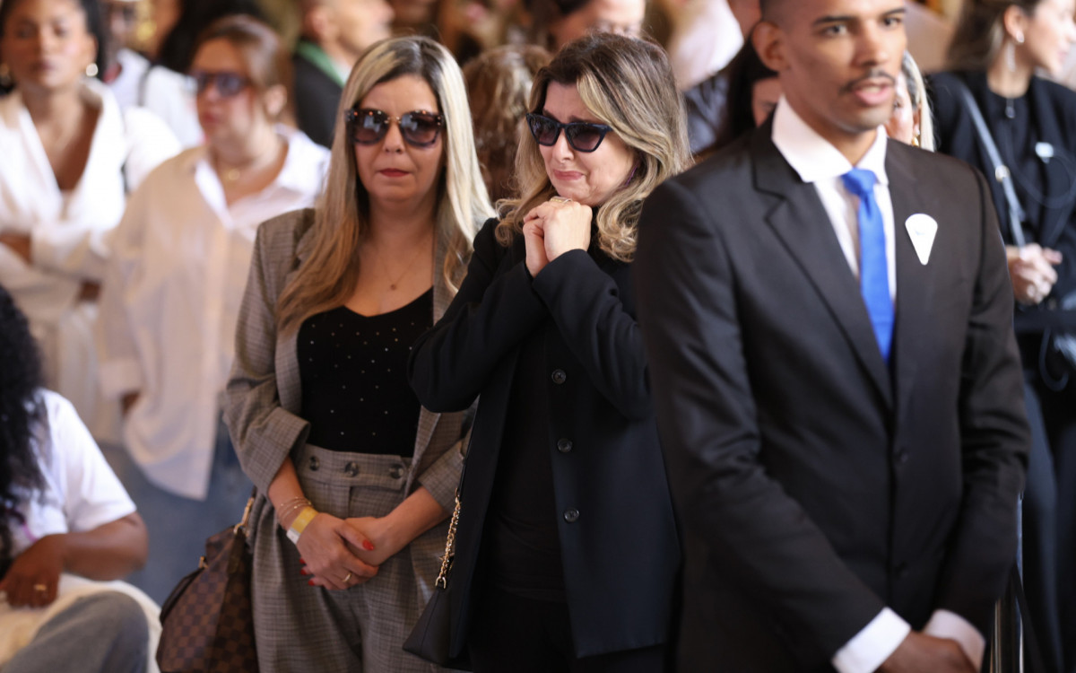 Mylena Ciribelli se emociona no velório de Preta Gil, na manhã desta sexta-feira (25)