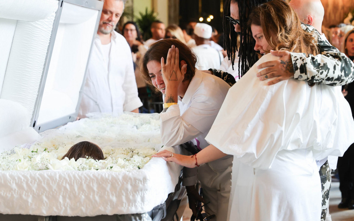 Ju de Paulla, Malu Barbosa e Duh Marinho no velório de Preta Gil