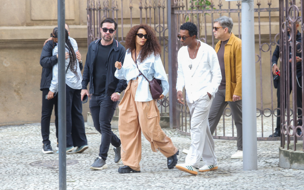 Taís Araujo e Luis Miranda chegam ao velório de Preta Gil no Theatro Municipal do Rio de Janeiro