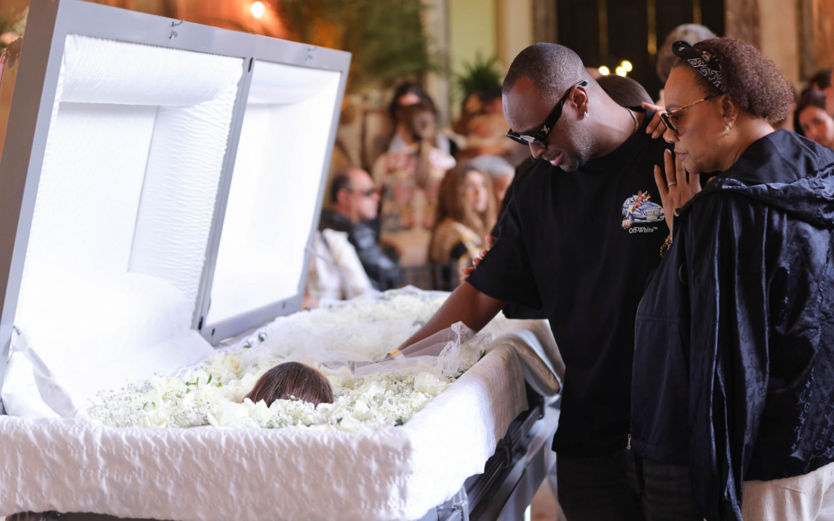 Thiaguinho comparece ao velório de Preta Gil