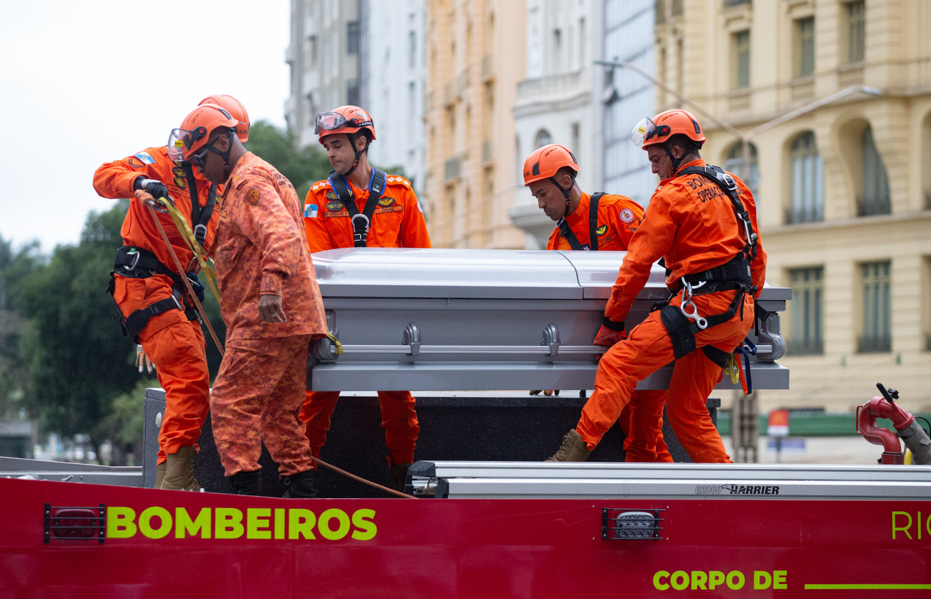 Familiares, amigos e fãs se despedem da cantora Preta Gil em cortejo a caminho do cemitério - Érica Martin/Agência O Dia