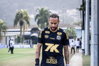 Neymar é cobrado por organizada após discutir com torcedor: 'Diminui você e o Santos'