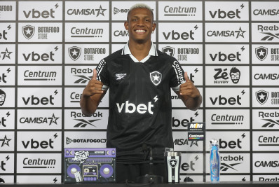 Danilo cita diferenças com Gregore e revela desejo de escrever história no Botafogo
