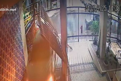 Vídeo: Carro desgovernado invade prédio em Copacabana