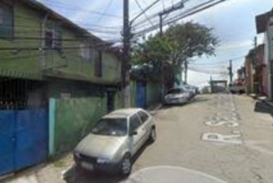 Funcionário passa mal e fica preso no topo de torre de celular em SP