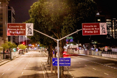 Placas do 'Circuito Preta Gil' são instaladas em trajeto de blocos de rua no Centro do Rio
