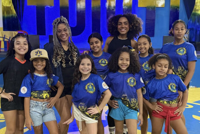 Rainha de bateria Mayara Lima inicia aulas de samba no pé para crianças do Morro do Tuiuti