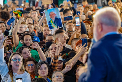 Lula chama Trump 'para conversar' e reafirma que Brasil tenta negociar