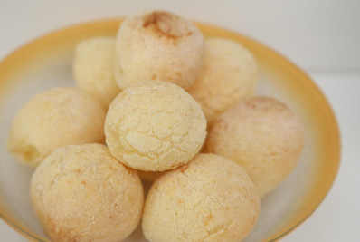 Menina de 9 anos morre depois de comer bolo e pão de queijo em MG