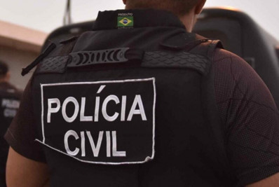 Mãe é presa por abandono e maus-tratos contra os filhos, de 6 meses e 9 anos