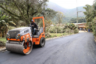 Estrada do Brejal começa a receber asfaltamento 
