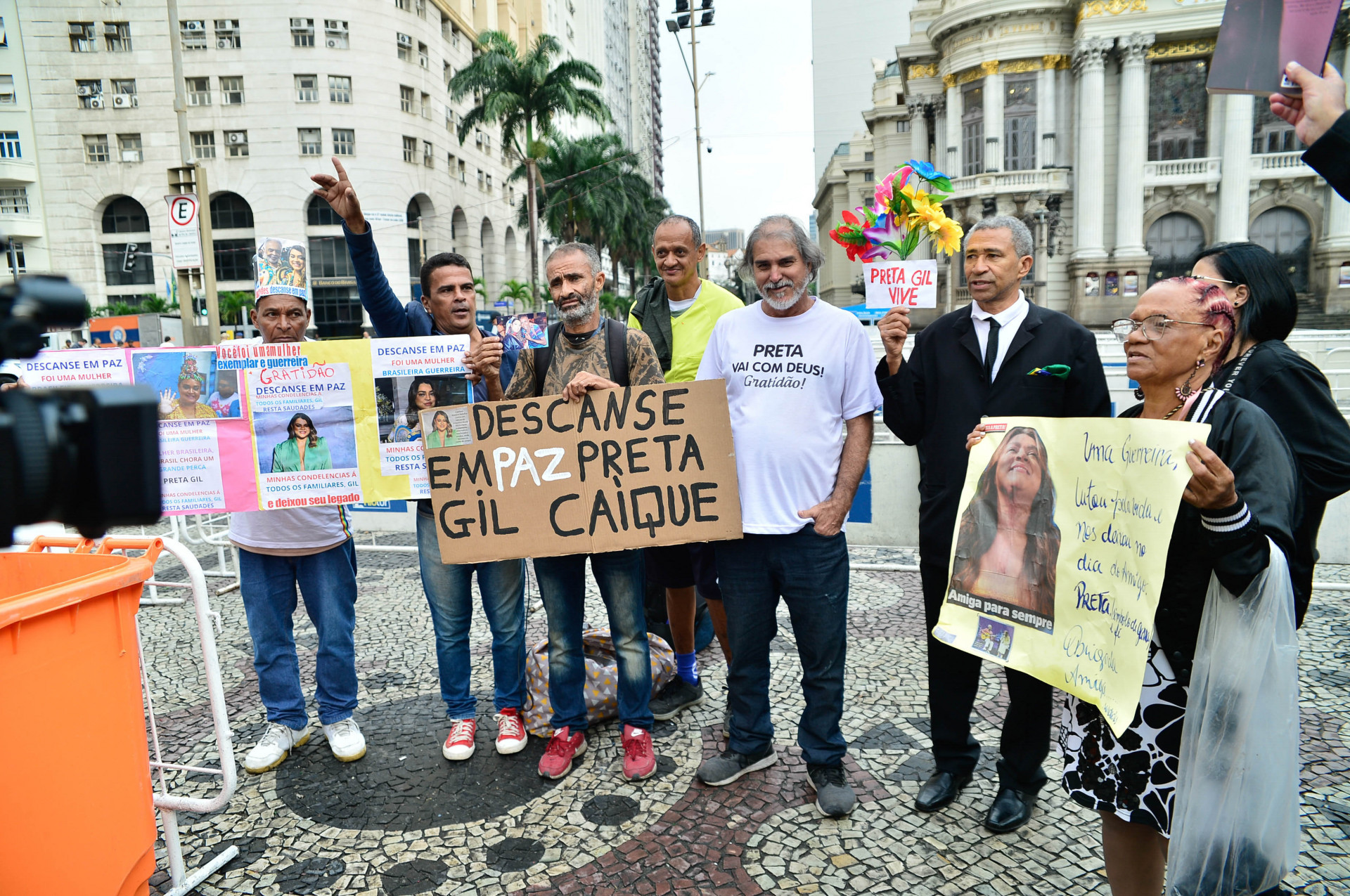 Fãs chegam para o velório de Preta Gil - Eduardo Martins / Brazil News
