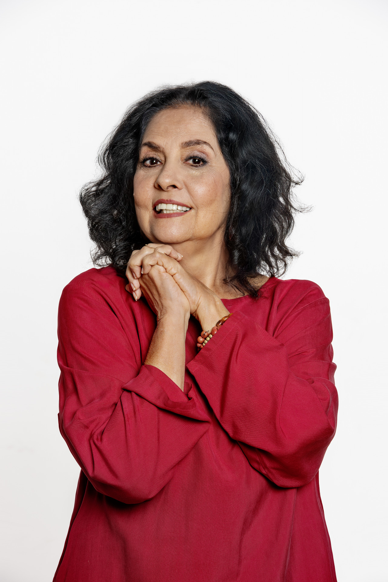 Aos 72 anos, Sura acumula diversos pr&ecirc;mios por sua contribui&ccedil;&atilde;o ao Teatro - Priscila Prade