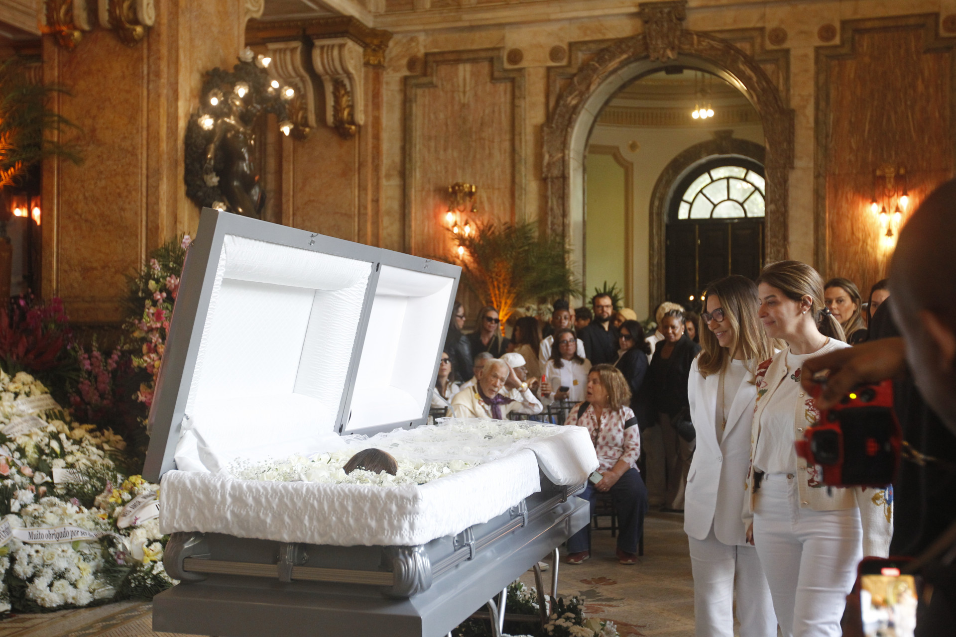 Janja marcou presen&ccedil;a no vel&oacute;rio da Preta Gil - Reginaldo Pimenta / Ag&ecirc;ncia O Dia