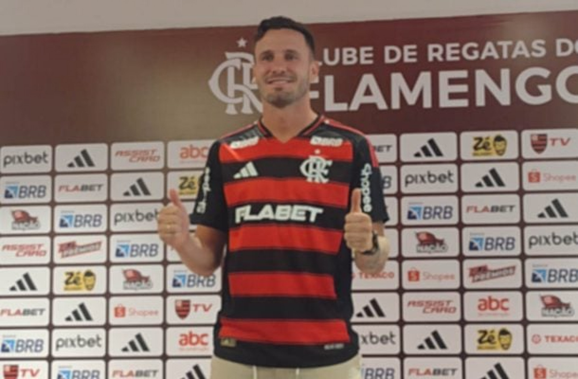 Sa&uacute;l destaca reencontro com Filipe Lu&iacute;s no Flamengo: ‘Como jogador, j&aacute; era treinador’