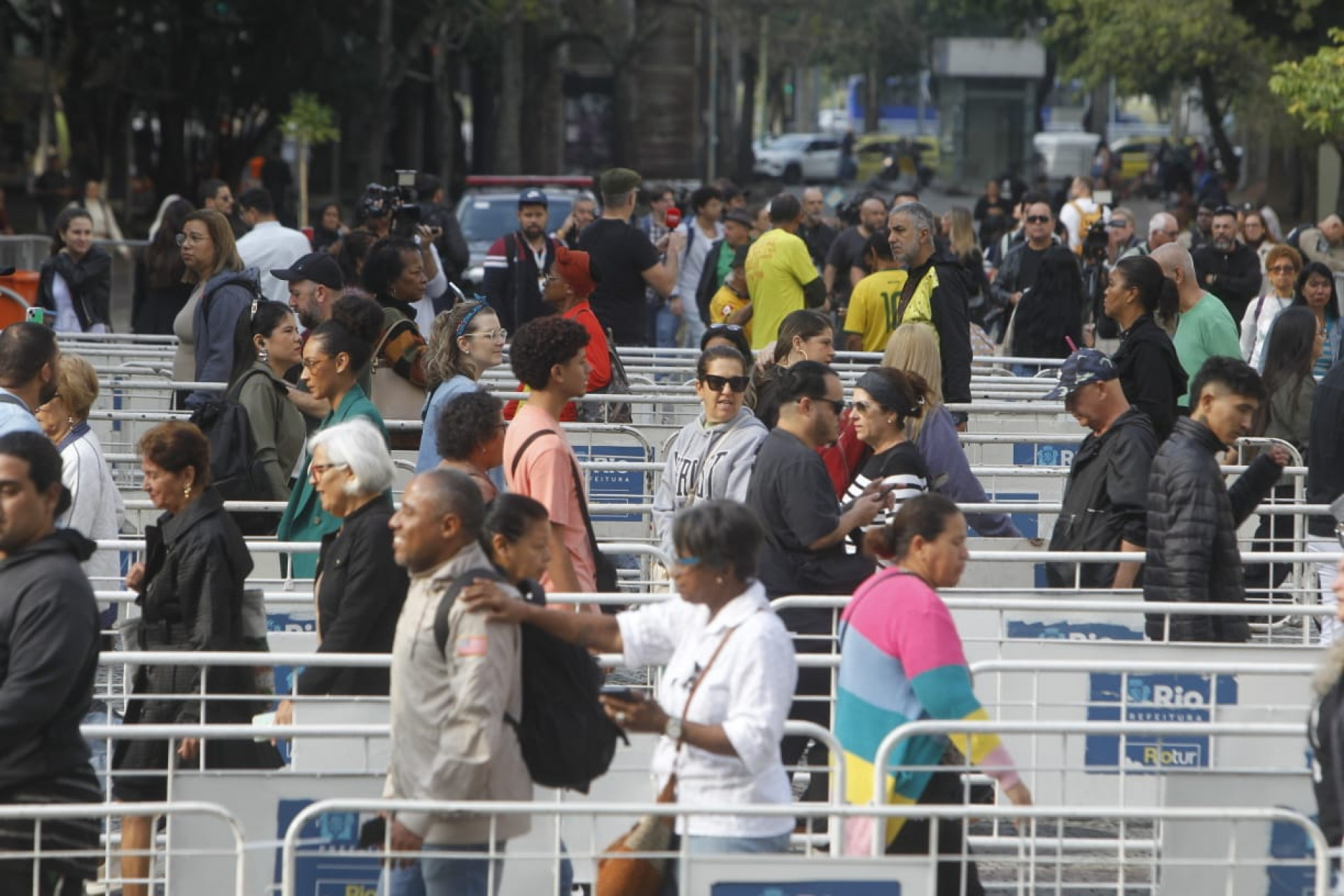 Fila para o velório abriu por volta das 8h35 - Reginaldo Pimenta / Agência O Dia
