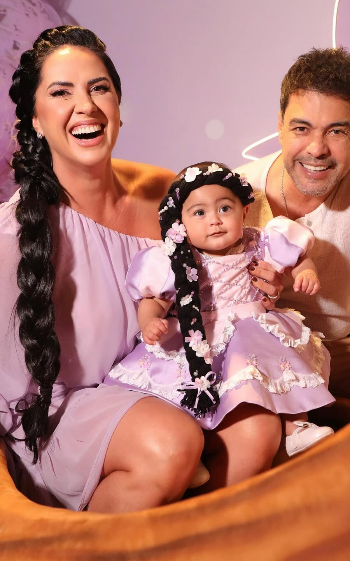 Zezé di Camargo e Graciele Lacerda festejam o sétimo mês de Clara - Reprodução/Instagram