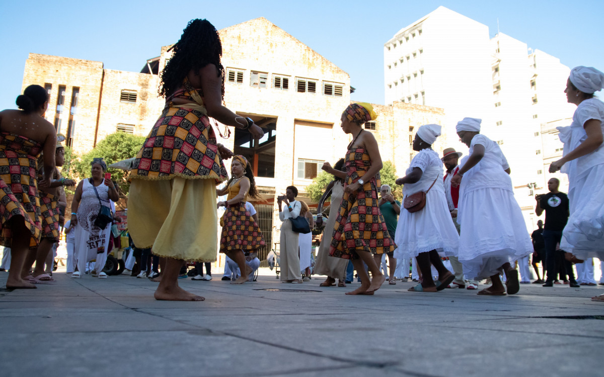 Cais do Valongo recebe 14&ordf; lavagem em celebra&ccedil;&atilde;o a mem&oacute;ria ancestral
