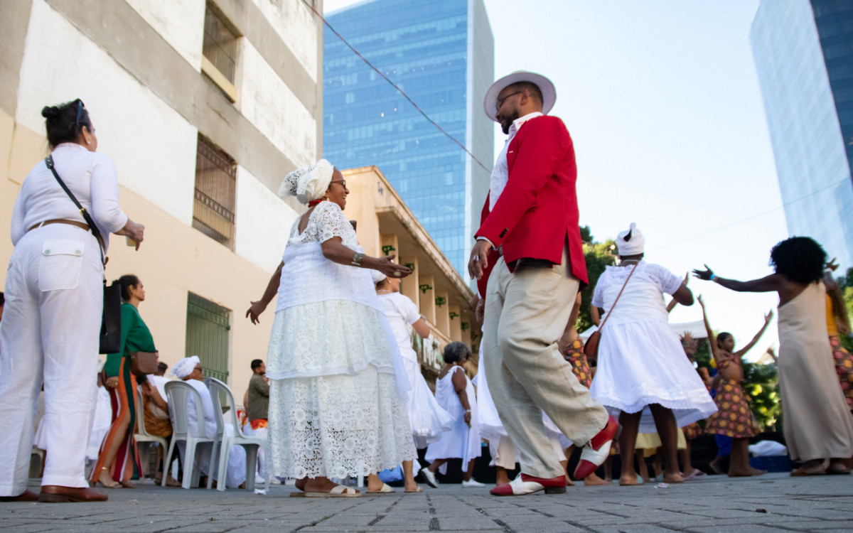 Cais do Valongo recebe 14&ordf; lavagem em celebra&ccedil;&atilde;o a mem&oacute;ria ancestral
