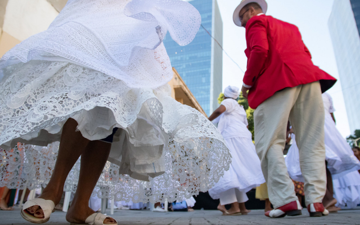 Cais do Valongo recebe 14&ordf; lavagem em celebra&ccedil;&atilde;o a mem&oacute;ria ancestral
