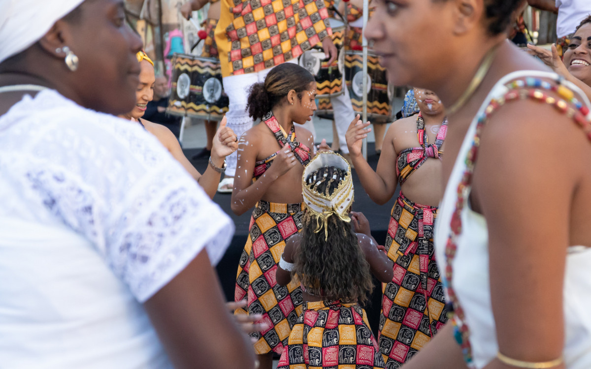 Cais do Valongo recebe 14&ordf; lavagem em celebra&ccedil;&atilde;o a mem&oacute;ria ancestral
