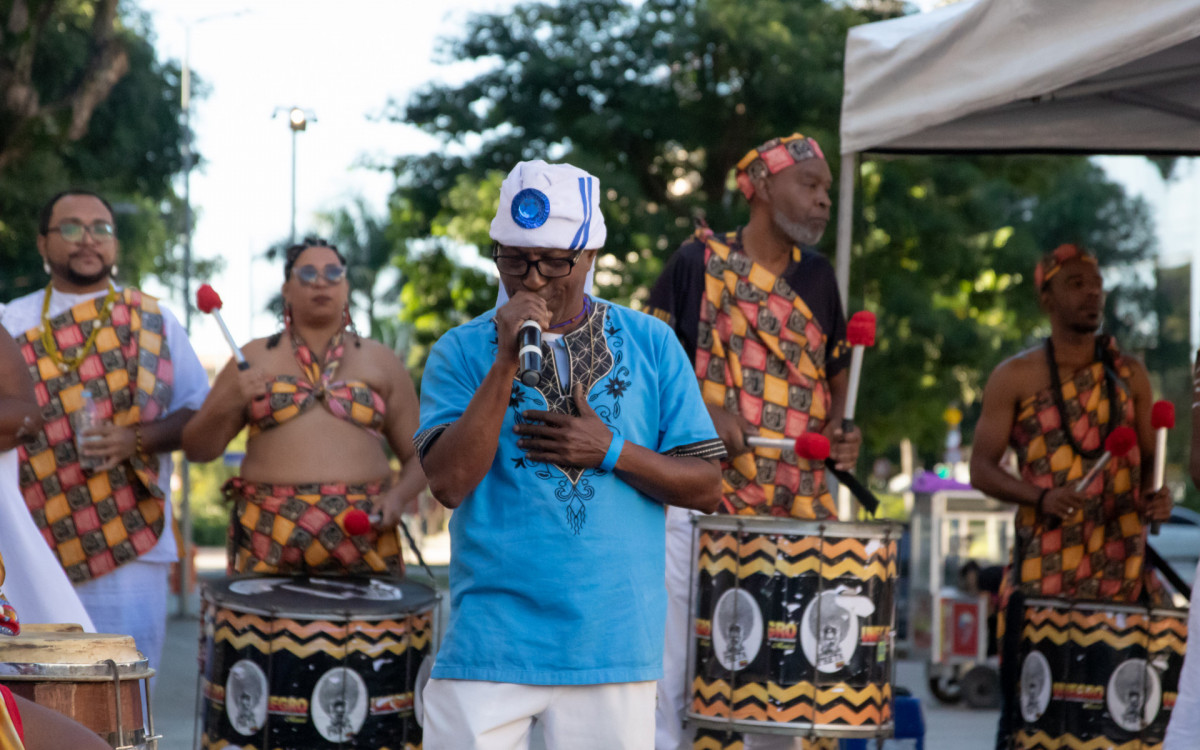 Celebra&ccedil;&atilde;o da 14&ordf; Lavagem do Cais do Valongo aconteceu na Pra&ccedil;a Jornal do Com&eacute;rcio, no Centro do Rio