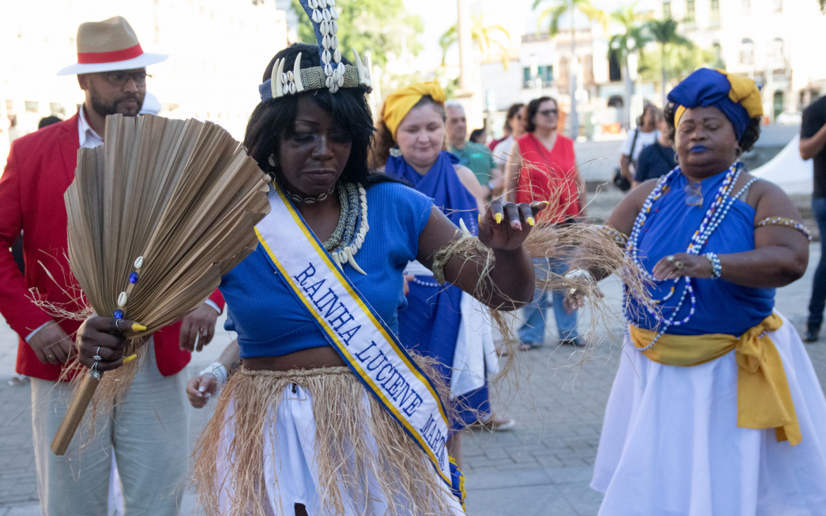 Celebra&ccedil;&atilde;o da 14&ordf; Lavagem do Cais do Valongo na Pra&ccedil;a Jornal do Com&eacute;rcio, no Centro do Rio