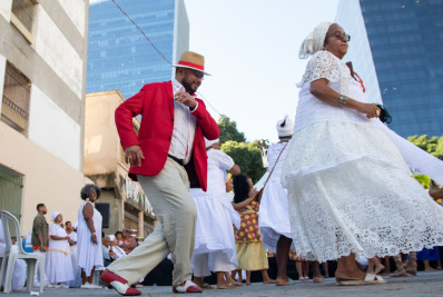Cais do Valongo recebe lavagem em celebração à memória ancestral 
