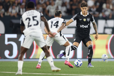 Joaquín Correa mostra credenciais e se destaca no Botafogo contra o Corinthians
