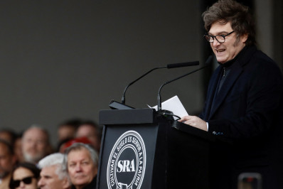 Milei reduz impostos a exportações de principais cultivos e carne na Argentina